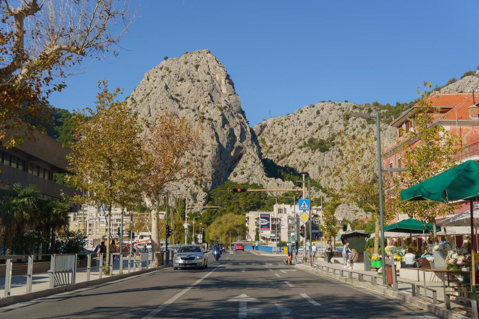 Sunny Apartment Omis Bagian luar foto