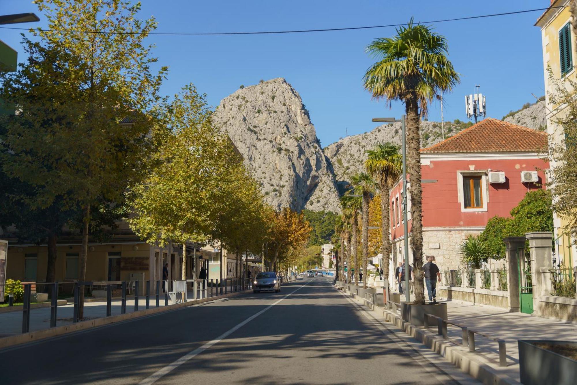 Sunny Apartment Omis Bagian luar foto
